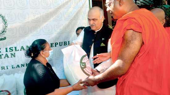 Pakistan High Commission in Colombo distributes dry rations