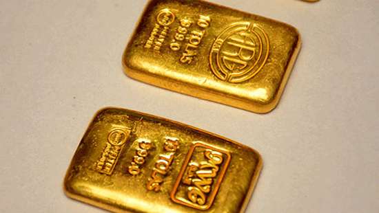 Navy arrests five suspects attempting to smuggle 2.15 kgs of gold in Mannar