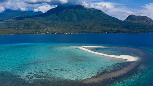 Tsunami warning for Philippines and Indonesia after 7.6-magnitude earthquake strikes Mindanao