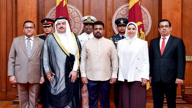 Six foreign envoys present credentials to President