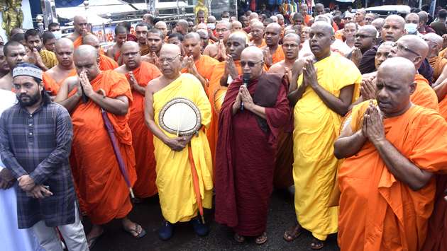 Monks invoke blessings on IGP...