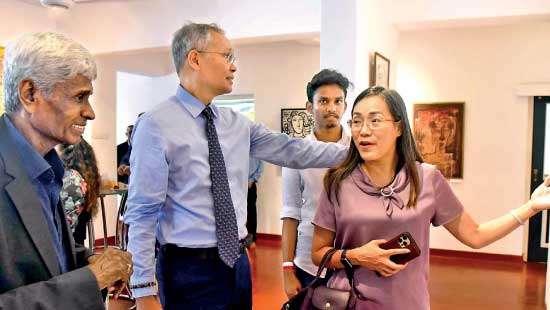 Artist Sarath decorates Siam Niwasa with his work