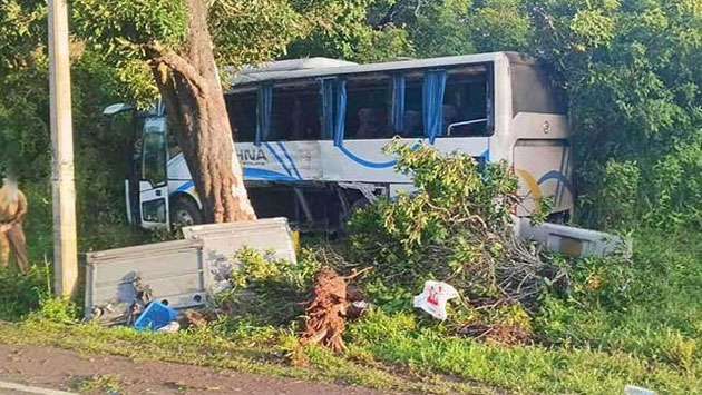 One dead, 10 injured in Mannar bus crash