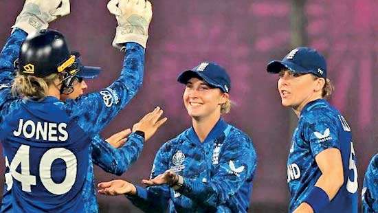 India smacked by third defeat, struggling to qualify