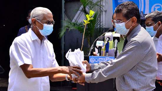 Plant distribution ceremony at WNL