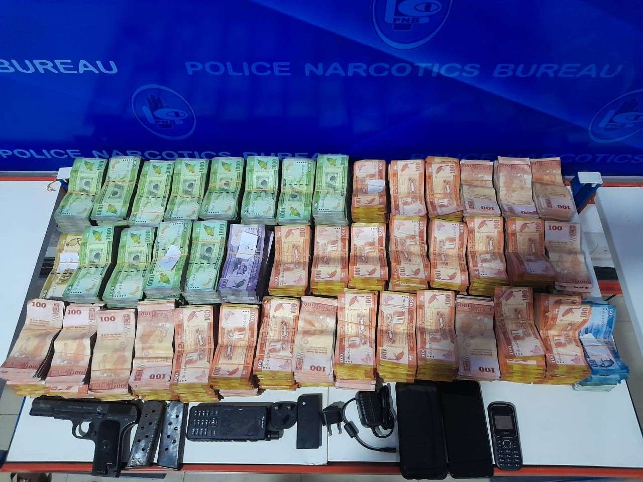 Two suspects caught for drug trafficking with pistol, Rs. 14 million in cash