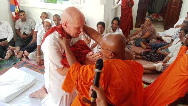 Englishman ordained at Vijeyananda temple