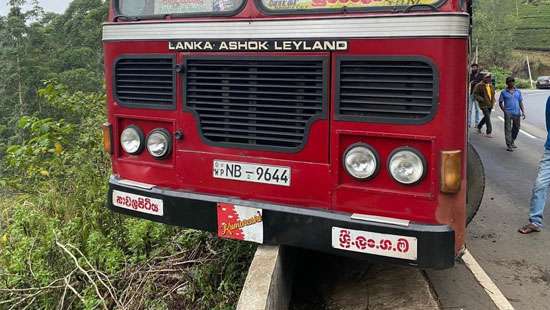 Bus driver dies at the wheel, narrowly avoids plunge into precipice