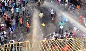 Protesting Uni. students tear-gassed