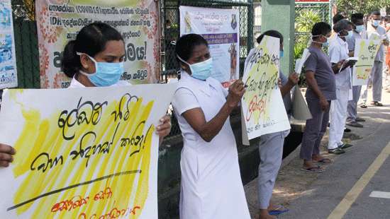 Health workers protest at IDH...