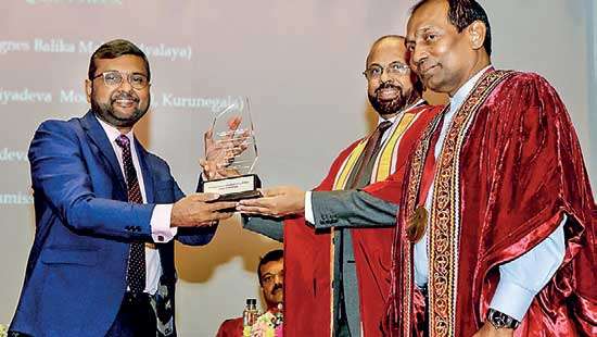 Asoka Dias Wins Science Communication Award