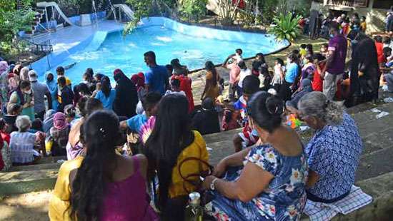 Dehiwala Zoo crowded….