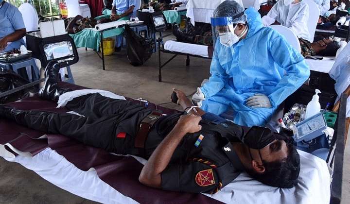 Troops donate blood