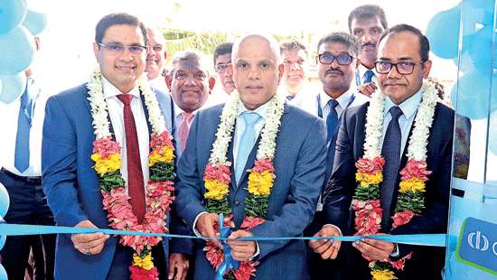 ComBank takes  world-class banking to Puthukkudiyiruppu