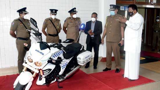 Ideal Motors presents Police Rs.2.4mn worth customised Mahindra Mojo motorcycles