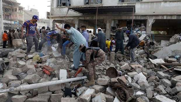 14 killed, many injured in massive blast in Pakistan’s Karachi city