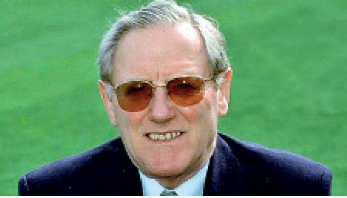 Mike Smith, ex-England cricket captain, rugby international no more
