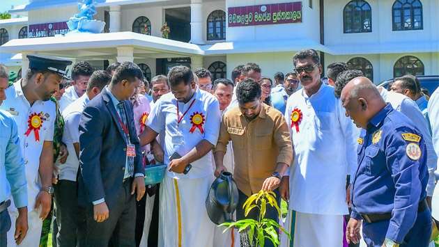 President opens Batticaloa library