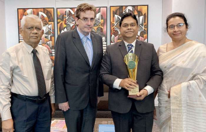 Master Printer Status winner meets New Zealand High Commissioner