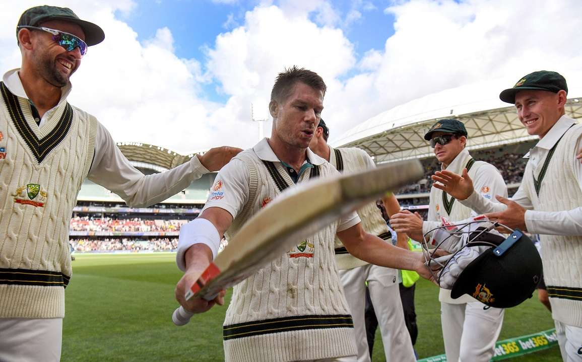 Warner hits 335, Smith shatters record as Pakistan suffer