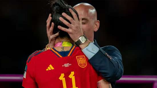 FIFA suspends president of Spanish FA for kissing Jenni Hermoso