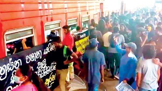 Demanding release of Mudalige and Siridhamma Thera  Aragalaya activists flood Tangalle by train on symbolic protest