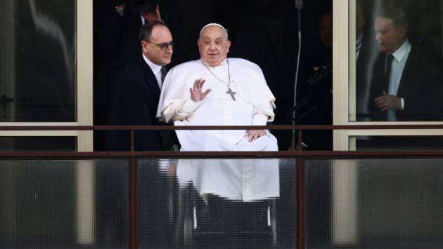Pope Francis returns to Vatican after five weeks in hospital