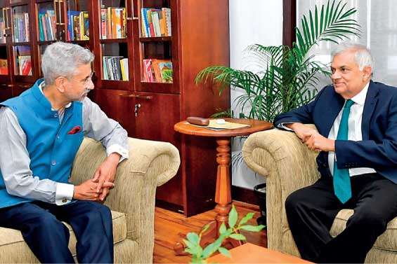 Dr. S. Jaishankar pays courtesy call on President