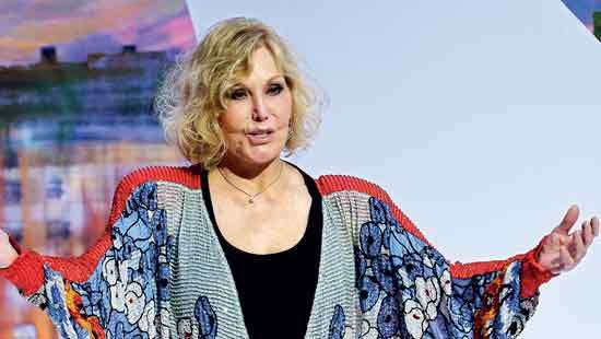 Hitchcock  heroine Novak awarded Venice lifetime achievement award