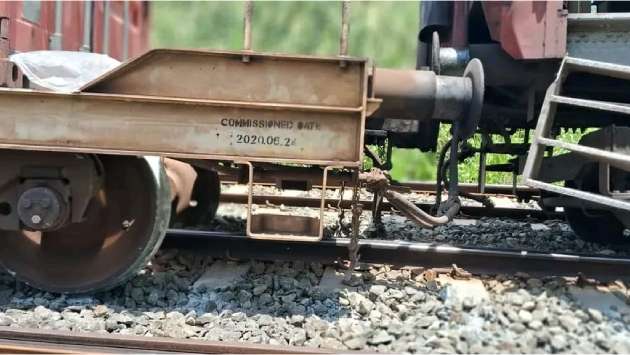 Train derails at Ragama, disrupting Puttalam line