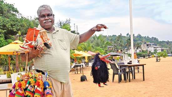 Happy Banana in serious financial crisis Puppet man among vendors, hit