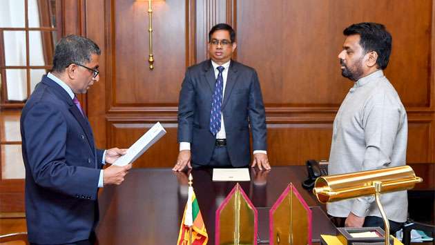 New Central Province Governor sworn in - Breaking News | Daily Mirror