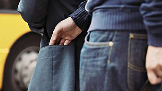 Veteran actress robbed at National Hospital, Colombo