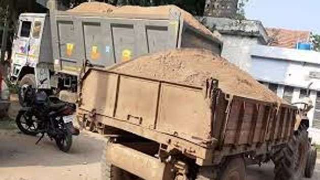 Tractor illegally transporting sand kills sergeant before fleeing