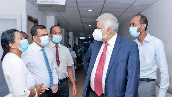 President  Ranil Wickremesinghe visits Jackson Anthony  at Colombo National Hospital