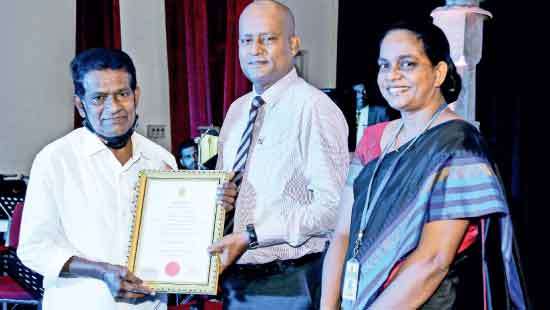 Veteran film technician ‘Karu’ felicitated