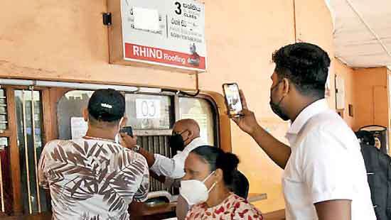 COVID forces Ragama Railway station ticket counters to shut