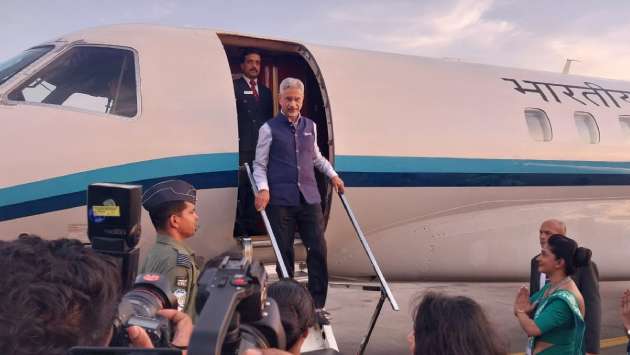 Indian External Affairs Minister arrives in Sri Lanka