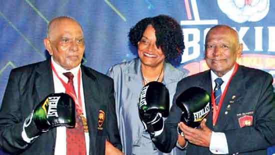 Boxing legends honoured