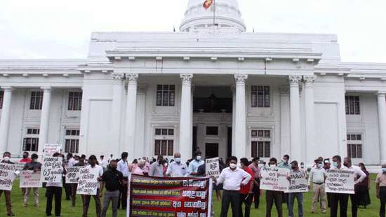 CMC workers against extending retirement age...