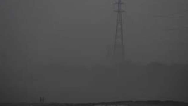 Experts sound red alert as Delhi air turns ‘life threatening’