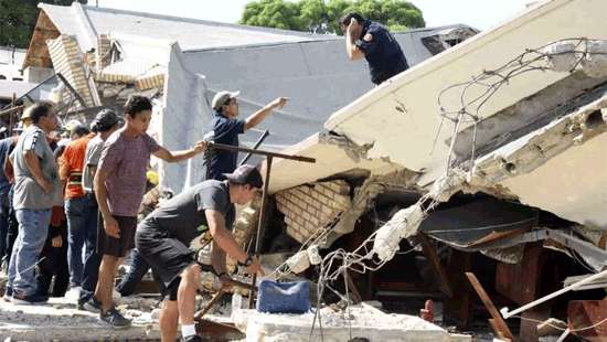 9 people killed and 40 injured after church roof collapses in Mexico