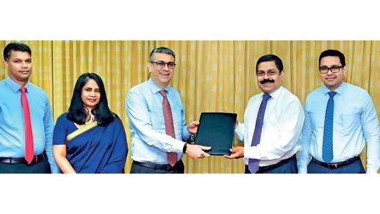 AIA Insurance inks MoU with ComBank, IFC to ensure financial security for Lankan women