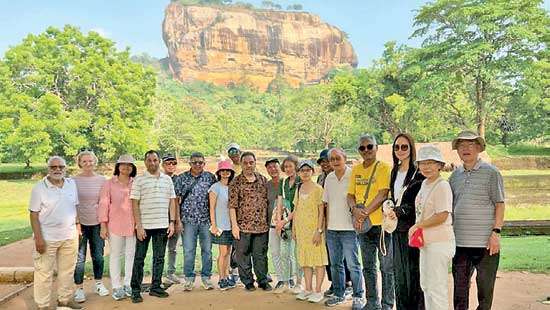 Singapore Press Club delegates explore island highlights with SriLankan Airlines