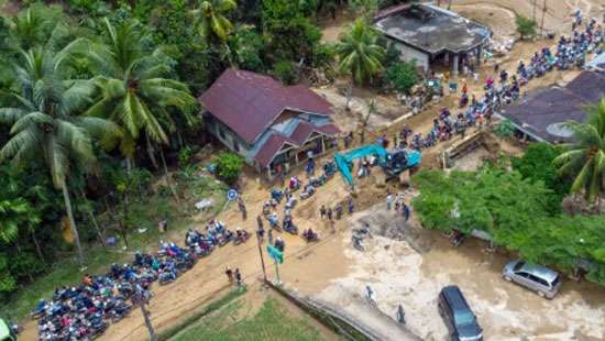 Floods kill 37 in Indonesia’s West Sumatra