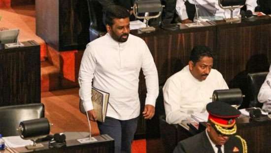 President arrives at Parliament - Breaking News