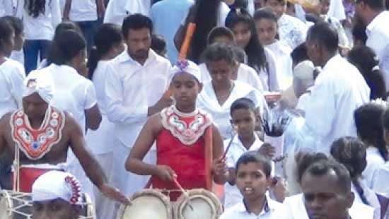 Large crowds throng Anuradhapura on Ill Poya Day