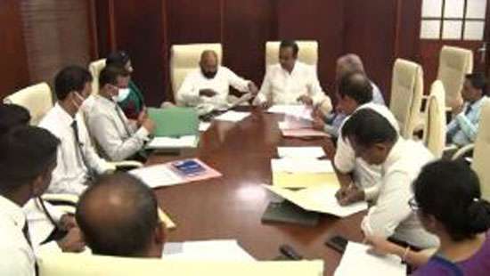 Halt importing rubber as raw material, report to the President: Siyambalapitiya