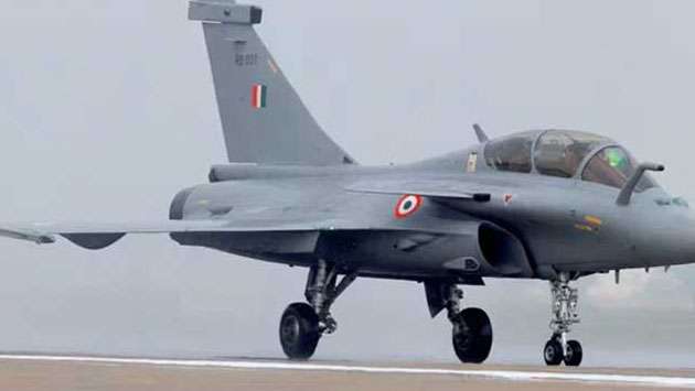 Several Indian planes shot down and soldiers taken prisoner, Pakistan officials say