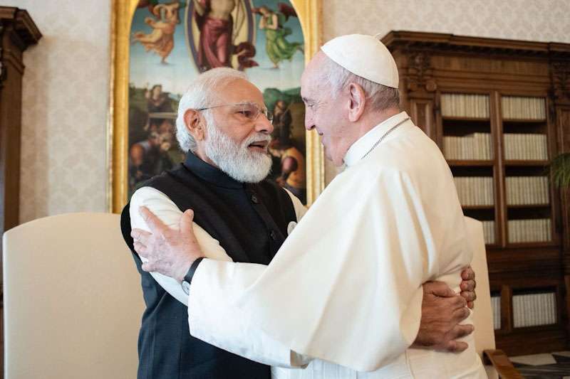 Modi meets Pope Francis at Vatican